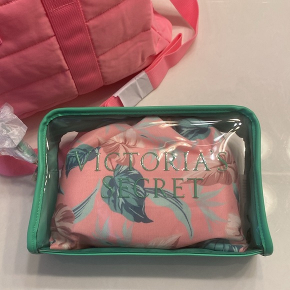 Pink vs quilted duffle bag and travel case with makeup bag - Picture 4 of 12